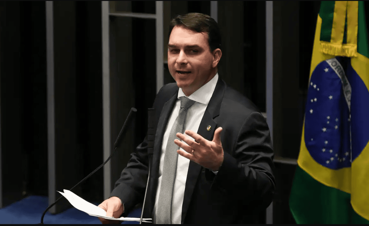 Flávio Bolsonaro, Vorcaro e o filme “Dark Horse”