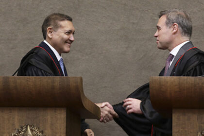 Nunes Marques e André Mendonça assumem o comando do TSE para as Eleições de 2026