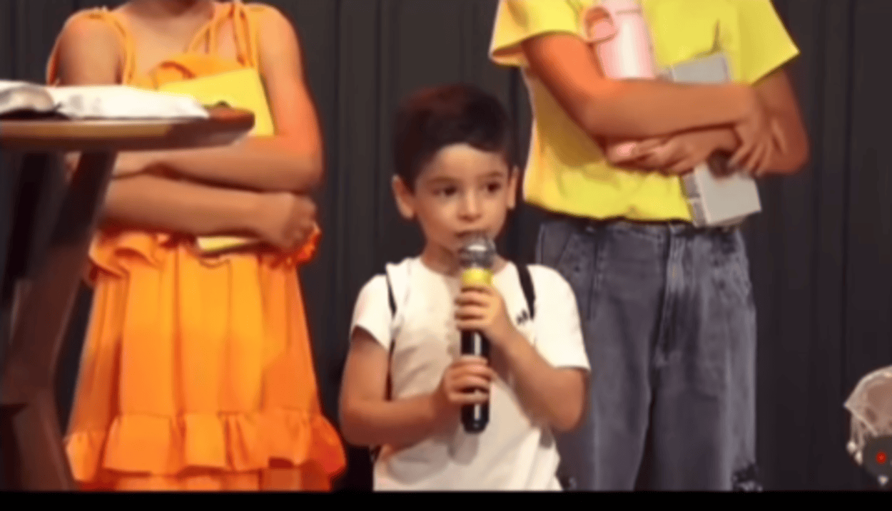 Menino de 3 anos viraliza ao rezar por Neymar na Copa e recebe resposta do craque