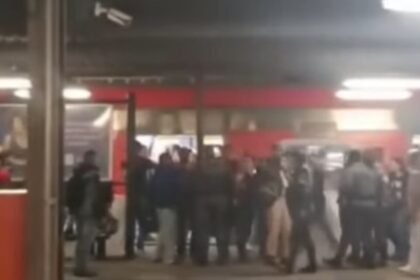 Homem armado causa tumulto na estação Santo André