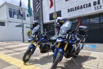 GCM de São Caetano intercepta motocicleta com adolescentes e recupera celular furtado