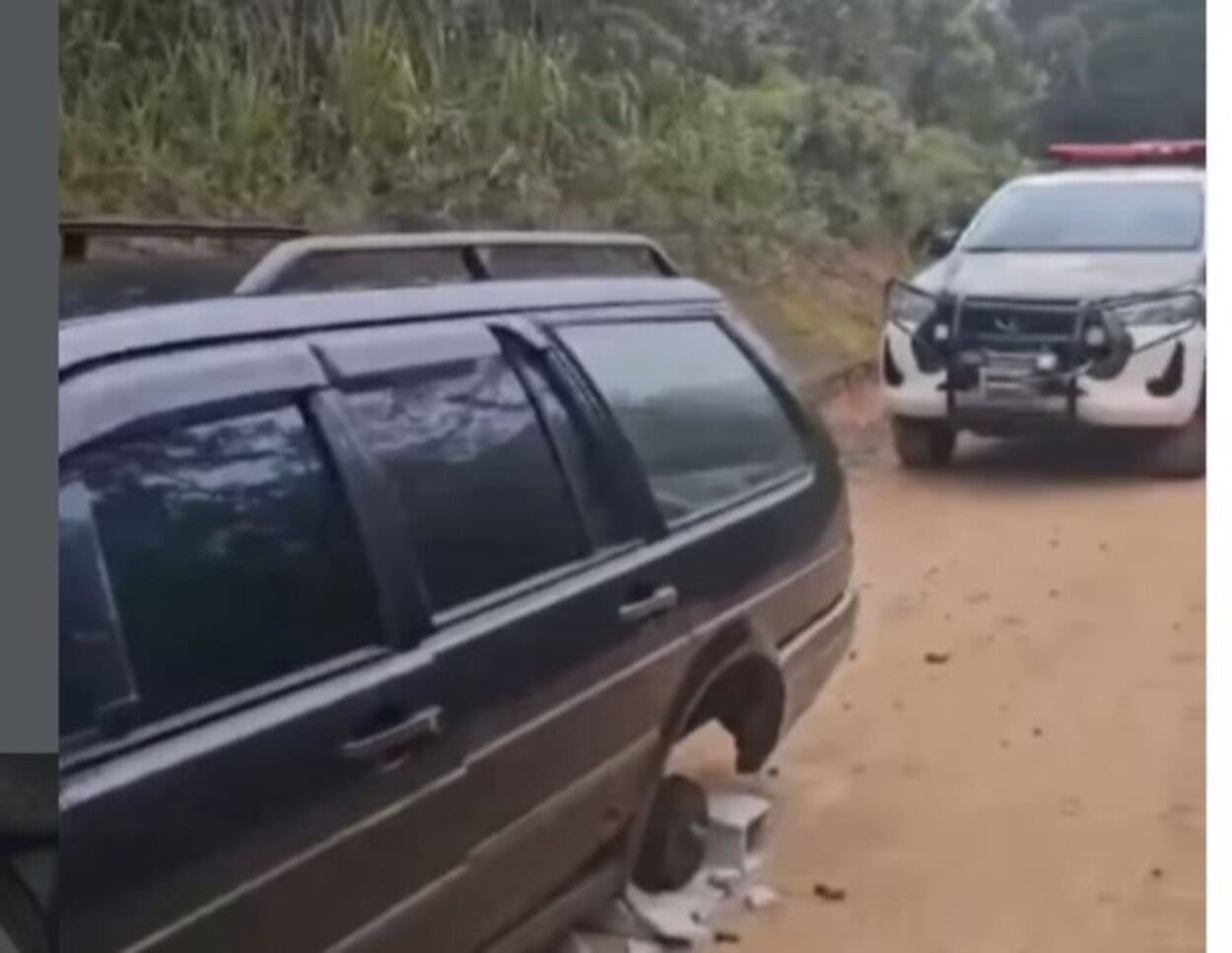 GCM Ambiental recupera carro furtado no Riacho Grande, em São Bernardo