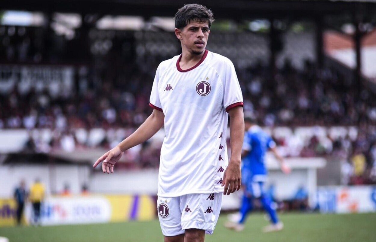 Henrique também deixa uma mensagem especial para os garotos que estão começando agora no futebol e alimentam o sonho de seguir carreira profissional.