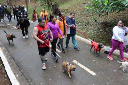 Segunda CãoMinhada reúne centenas de animais no Paço de Diadema