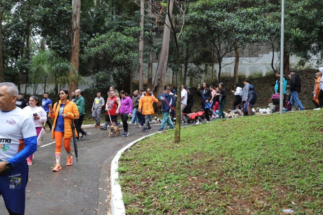 No local ocorreram distribuições de brindes (petiscos e ração animal) por empresas parceiras no evento e barracas da prefeitura