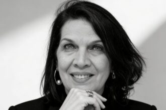 Escritora andreense Maristela Prado lança ‘Das ondas do rádio para o palco da vida’, seu segundo livro