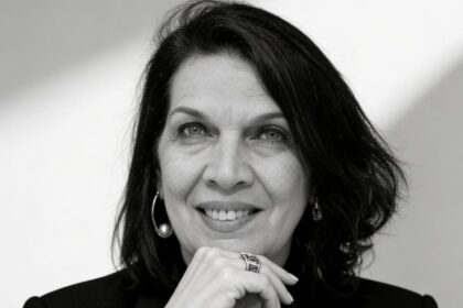 Escritora andreense Maristela Prado lança ‘Das ondas do rádio para o palco da vida’, seu segundo livro