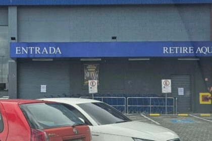 Supermercado Barbosa é interditado pela Vigilância Sanitária no Planalto, em São Bernardo