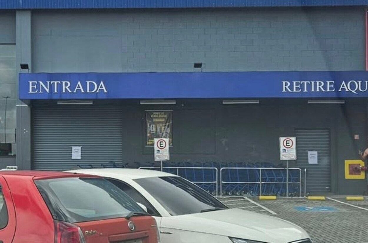 Supermercado Barbosa é interditado pela Vigilância Sanitária no Planalto, em São Bernardo