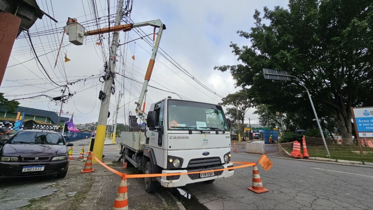Obras do viaduto estaiado avançam com remanejamento da rede elétrica na Avenida Capitão José Gallo
