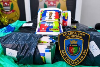 GCM de São Caetano recupera cerca de 500 pacotes de figurinhas da Copa do Mundo 2026 no Bairro Olímpico