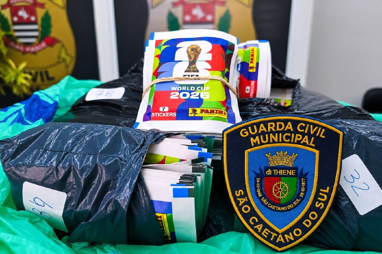 GCM de São Caetano recupera cerca de 500 pacotes de figurinhas da Copa do Mundo 2026 no Bairro Olímpico