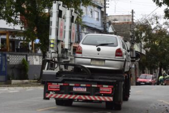 Santo André emite 300 notificações para retirada de veículos abandonados das ruas