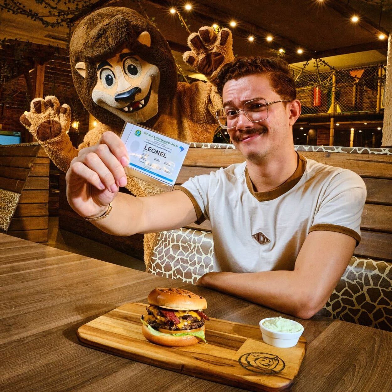 Mundo Animal vai distribuir hambúrguer grátis para clientes chamados "Leonel" no Dia do Hambúrguer