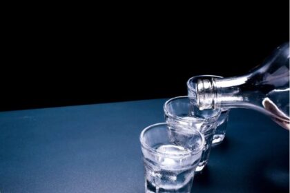 Caso de suspeita de intoxicação por metanol: morador da Vila São Pedro bebeu vodka antes de passar mal