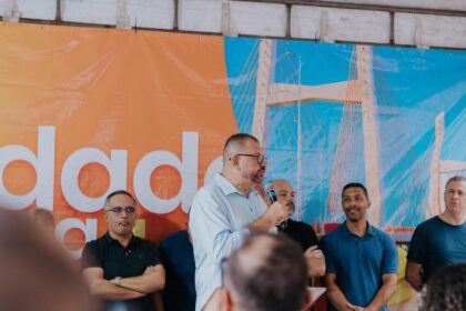 Ao lado do prefeito Marcelo Lima, vereador de São Bernardo participou do início do recapeamento das vias do bairro; moradores esperavam há mais de dez anos pelas melhorias