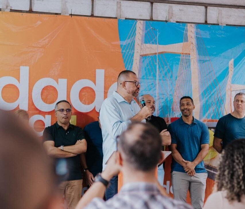 Ao lado do prefeito Marcelo Lima, vereador de São Bernardo participou do início do recapeamento das vias do bairro; moradores esperavam há mais de dez anos pelas melhorias