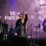 À noite, o clima de celebração tomou conta do público com shows de Marcelo Balvian e Val Pinheiro, coroando mais uma edição da festa que integra o calendário oficial da cidade