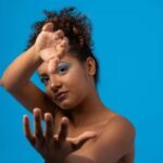 Maria Pérola lança seu EP ‘Coisa de Pele’ de graça no CineTeatro Santos Dumont