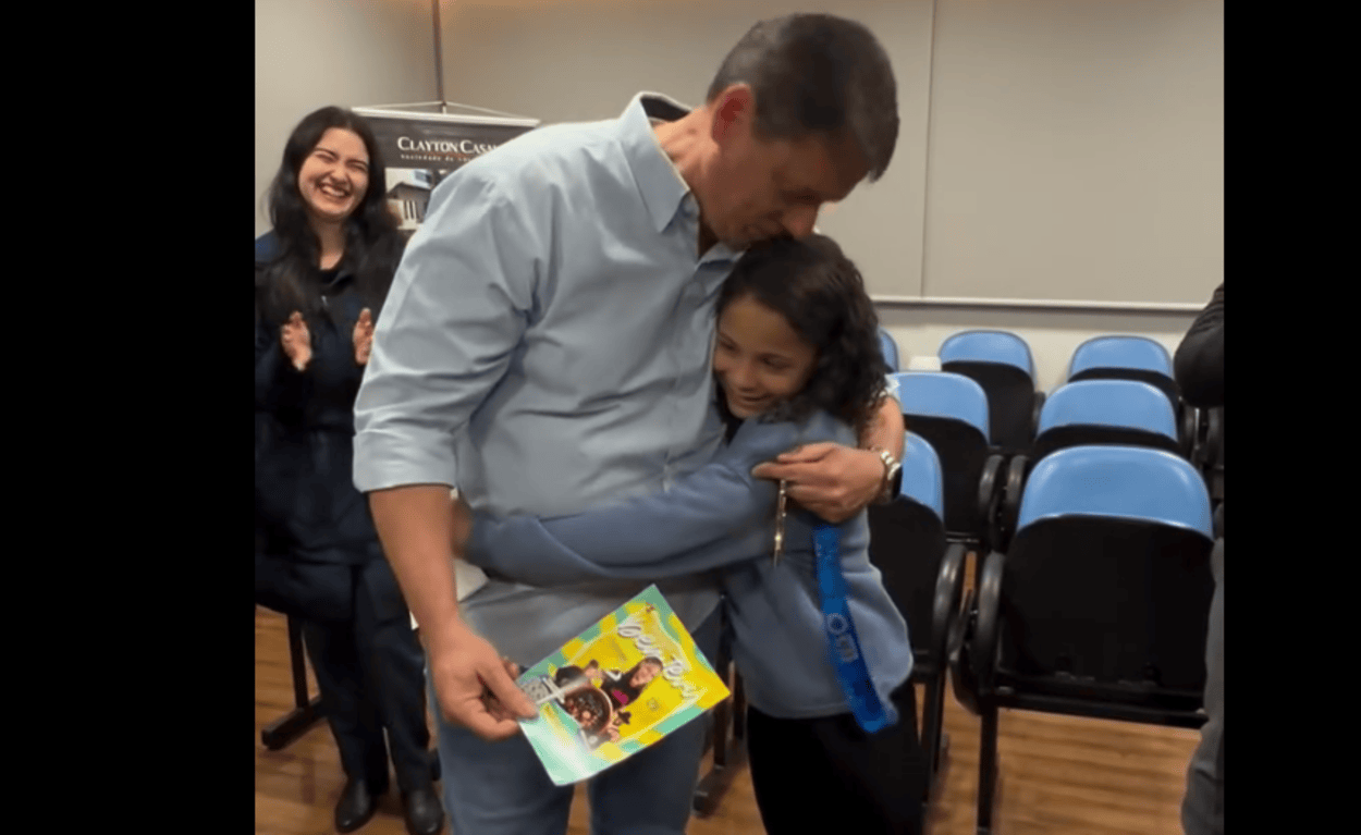 Governador entra no clima e garante ingresso para a feijoada beneficente da atleta mirim de SBC Rebeca Bem Te Vi. Foto: Divulgação