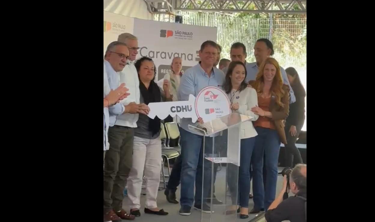 Em São Bernardo, Tarcísio anuncia delegacia da mulher 24 horas e entrega 236 moradias no Areião