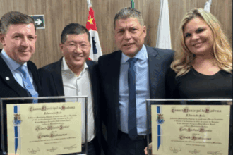 Carla e Orlando Morando recebem Título de Cidadania Diademense em sessão solene