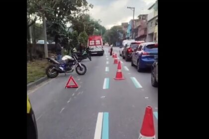 Acidente entre carro e moto em Santo André trava trânsito e causa reflexos em SBC