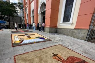 Fé e tradição: São Bernardo do Campo celebra Corpus Christi com tapetes tradicionais em frente à Matriz e Santa Filomena