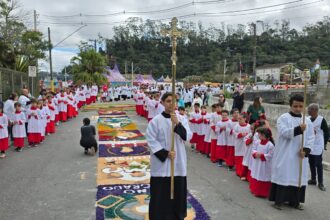 Corpus Christi reúne cerca de 5 mil fiéis em celebração da fé e da tradição em Ribeirão Pires