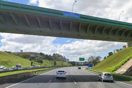 Viaduto do Km 15 da Imigrantes vira alvo de disputa política após homenagem à mãe de Bolsonaro