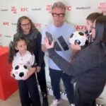 Craque Neto agita o centro de São Bernardo do Campo em ação com o KFC