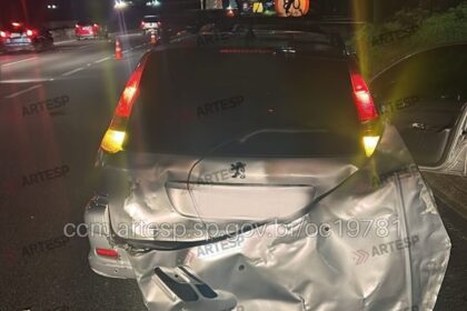 Motorista morre atropelado na Via Anchieta após parar no acostamento para recolher capô