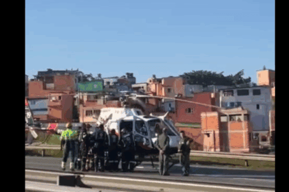 helicóptero Águia, da Polícia Militar, pousou no local para auxiliar no resgate da vítima.