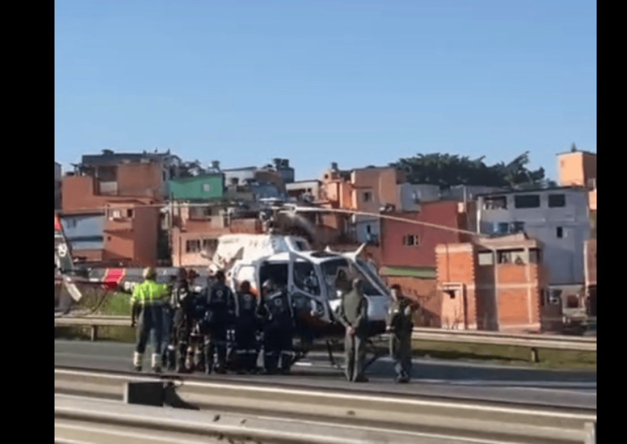 helicóptero Águia, da Polícia Militar, pousou no local para auxiliar no resgate da vítima.