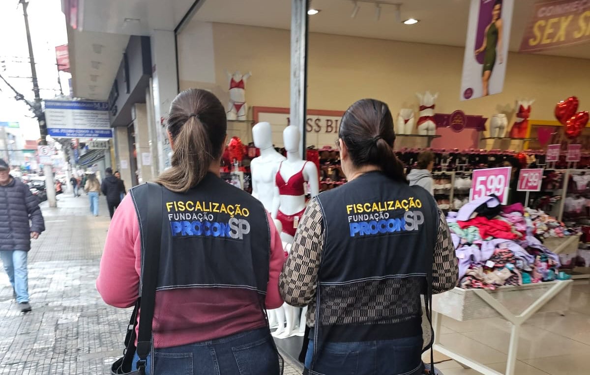Procon Municipal promove fiscalização na Rua Marechal para Dia dos Namorados e reforça proteção ao consumidor
