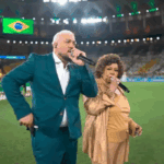 Vozes desencontradas: Belo e Alcione dividem opiniões em interpretação do Hino Nacional no Maracanã