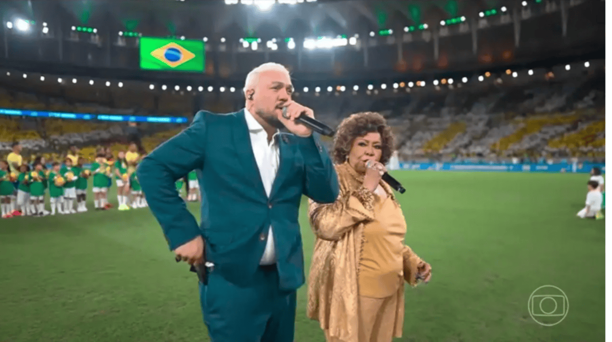 Vozes desencontradas: Belo e Alcione dividem opiniões em interpretação do Hino Nacional no Maracanã