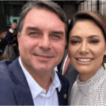 Flávio Bolsonaro rebate Michelle, pede desculpas e nega humilhação