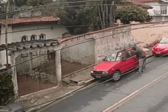 Carro furtado em São Bernardo é recuperado, mas criminoso leva todas as ferramentas de trabalhador