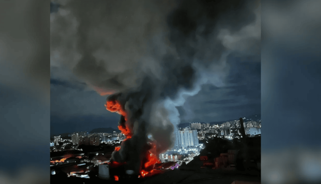 Incêndio destrói galpões de autopeças de 10 mil m² na Lapa, Zona Oeste de SP