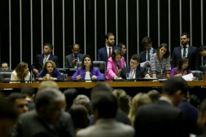 Candidaturas femininas crescem, mas número de eleitas continua baixo
