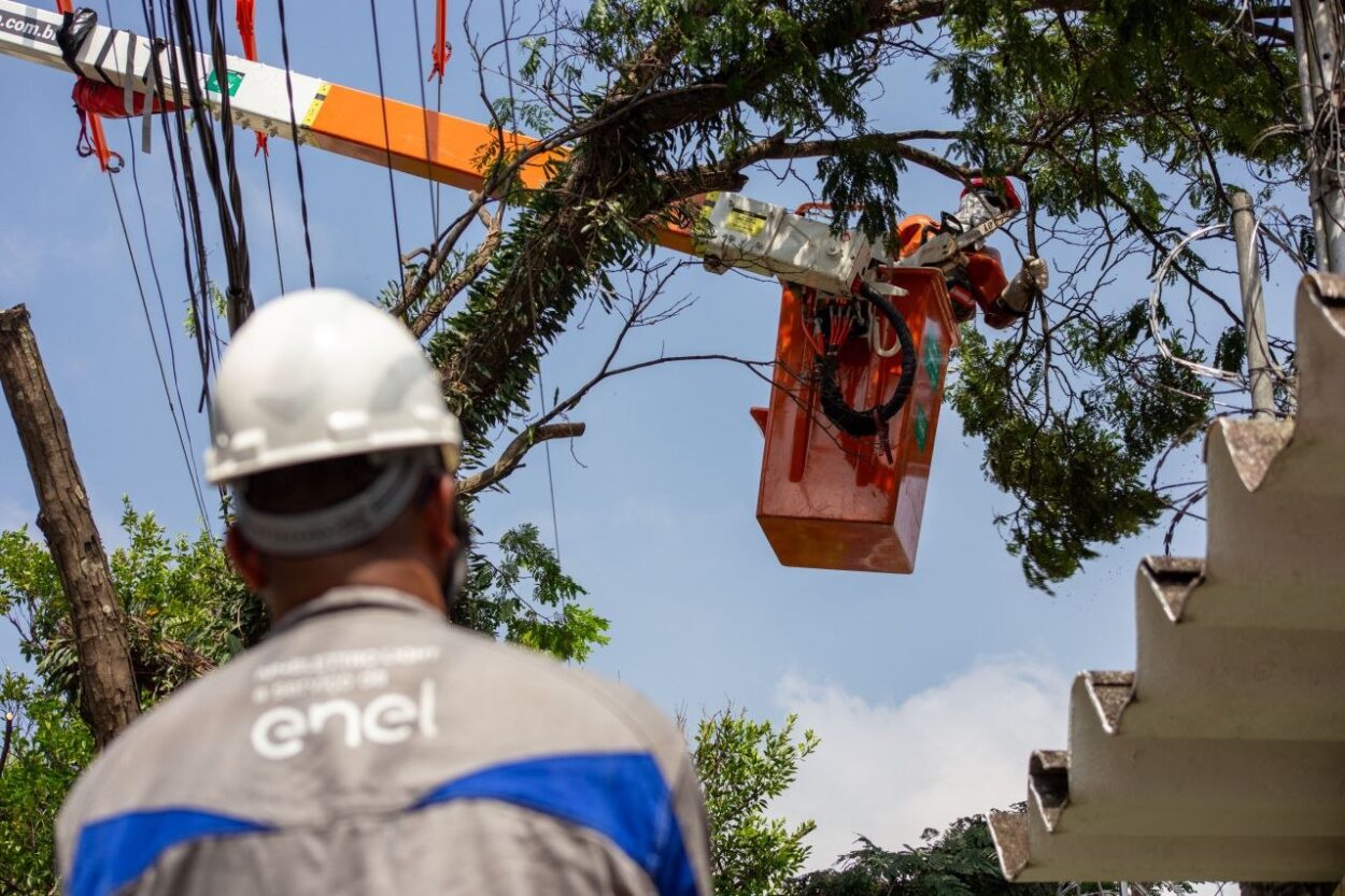 ENEL realiza mutirão com mais de 600 podas preventivas em Rio Grande Da Serra