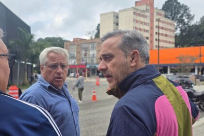 Prefeito Guto Volpi vistoria andamento de obras em diferentes regiões de Ribeirão Pires