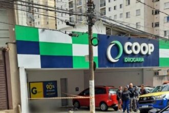 Pessoa em situação de rua é encontrada sem vida em frente à Drogaria Coop no Nova Petrópolis. Foto: TV São Bernardo