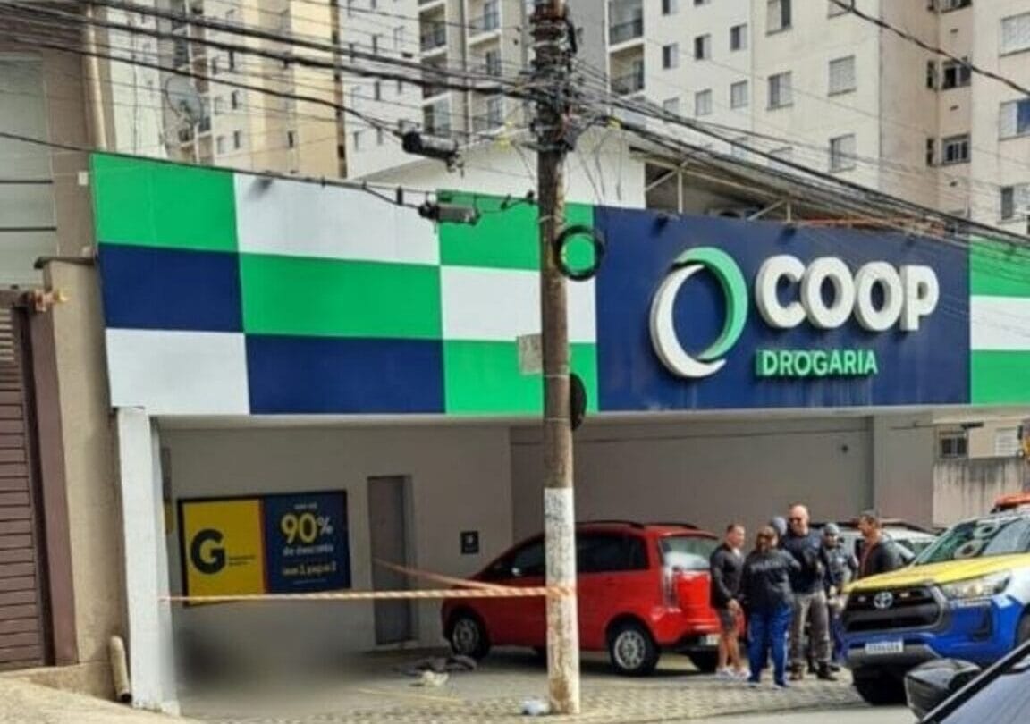 Pessoa em situação de rua é encontrada sem vida em frente à Drogaria Coop no Nova Petrópolis. Foto: TV São Bernardo