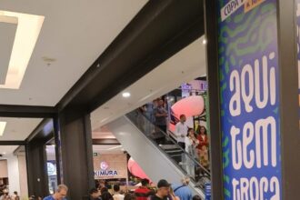 Copa do Mundo aproxima torcedores e transforma troca de figurinhas em momento de conexão e lazer