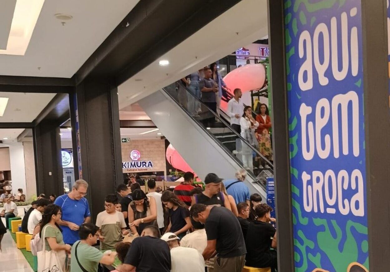 Copa do Mundo aproxima torcedores e transforma troca de figurinhas em momento de conexão e lazer