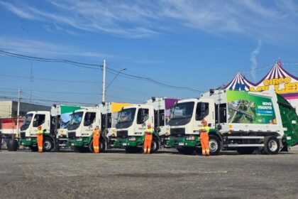 Prefeitura de Ribeirão Pires renova frota para coleta de resíduos com cinco novos caminhões