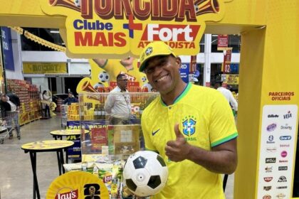 Fort Atacadista de São Bernardo do Campo recebe campeão da Copa do Mundo e movimenta espaço de troca de figurinhas