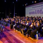 UniMais forma mais de 100 alunos em cerimônia no Teatro Paulo Machado, em São Caetano